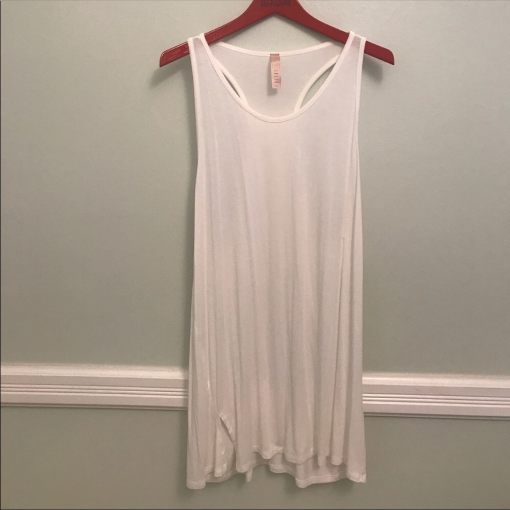 🌸 Racer back tank top by Jolie